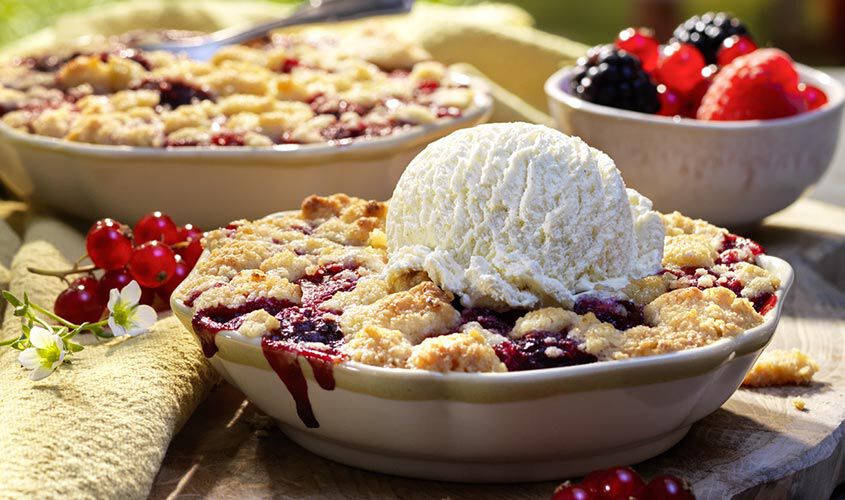 Crumble aux baies avec glace